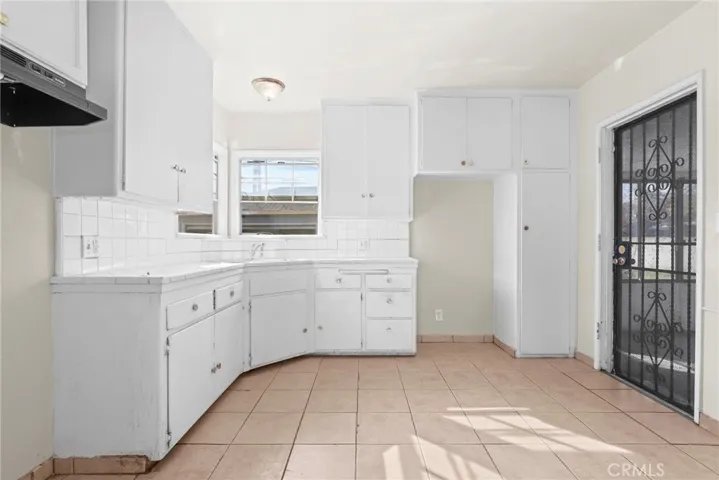 140 East 69th Way, Long Beach, California 90805
