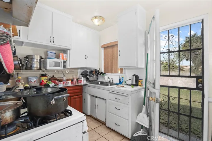 140 East 69th Way, Long Beach, California 90805
