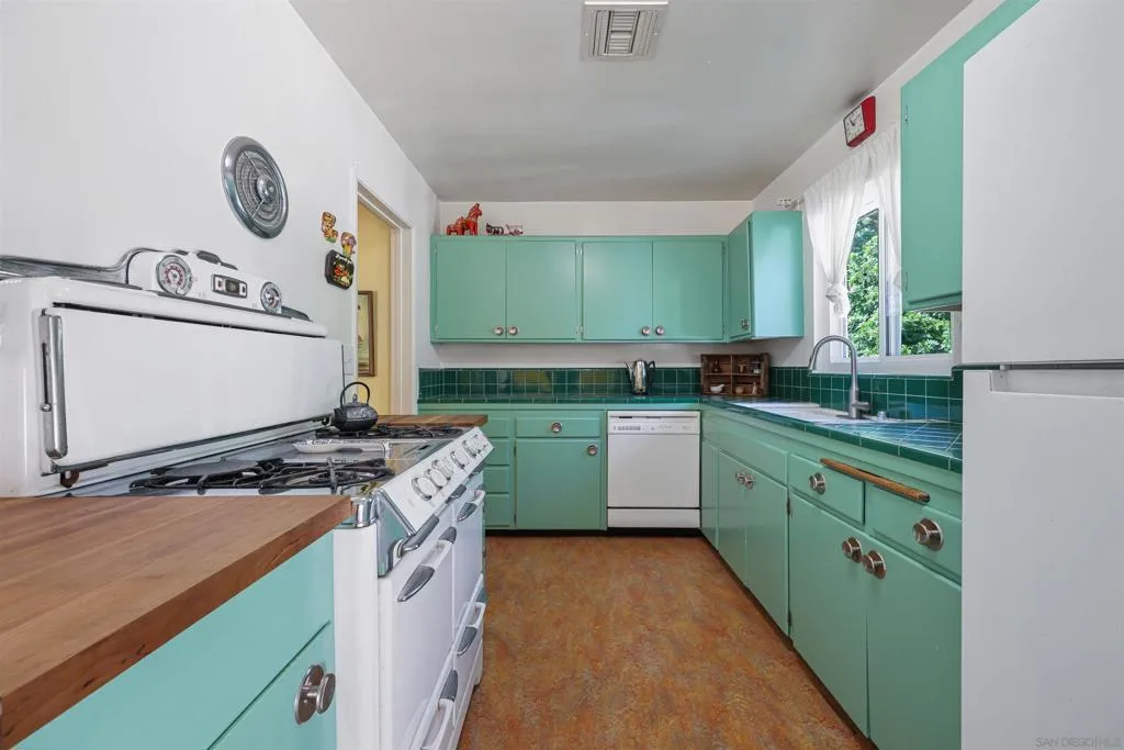 , La Mesa, California 91942 home-pic-8