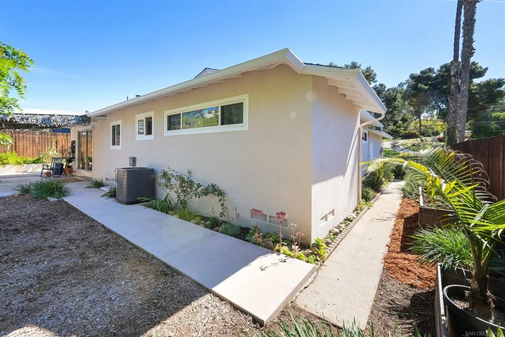 , La Mesa, California 91942 home-pic-22