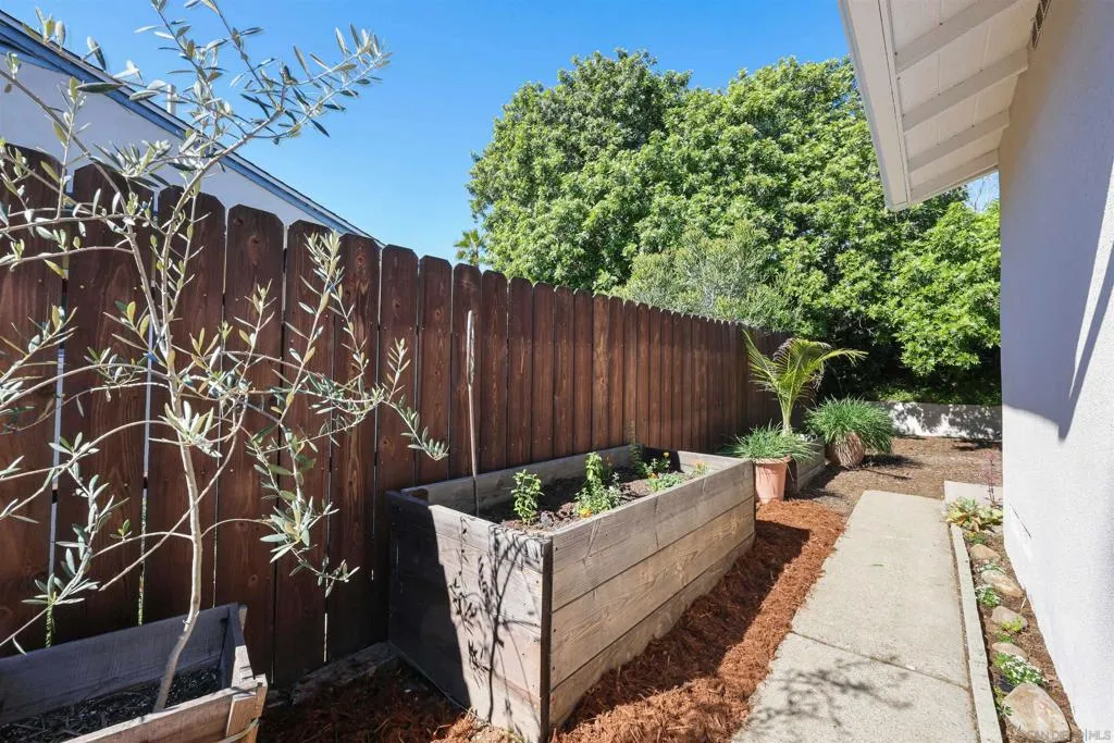 , La Mesa, California 91942 home-pic-23