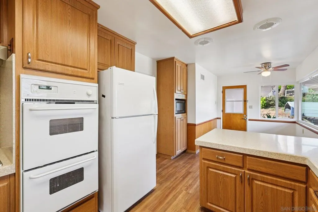 9070 Paradise Park Dr, Lakeside, California 92040 home-pic-11