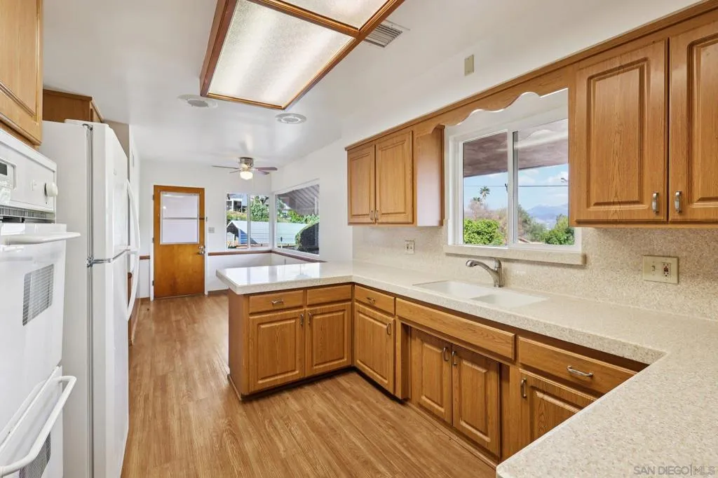 9070 Paradise Park Dr, Lakeside, California 92040 home-pic-12