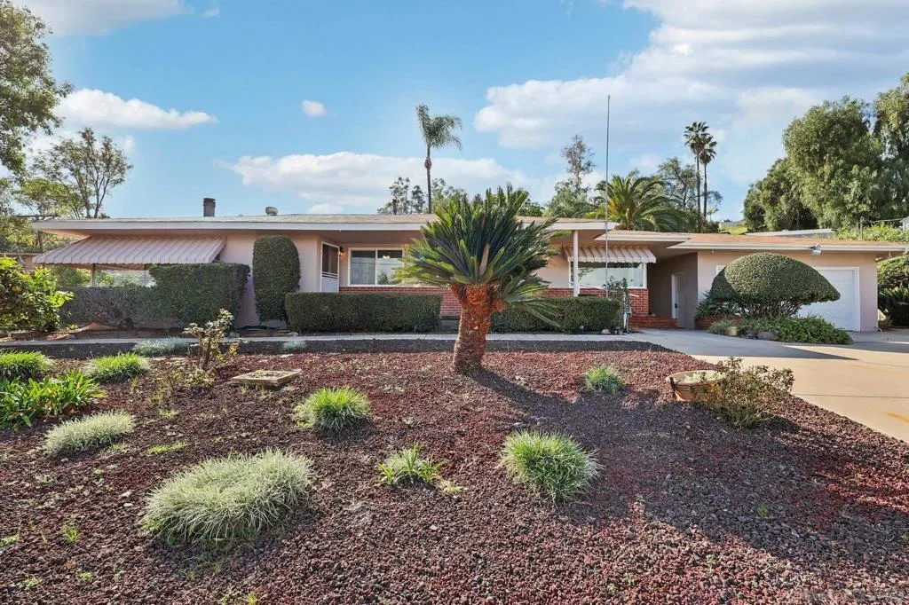 9070 Paradise Park Dr, Lakeside, California 92040 home-pic-1