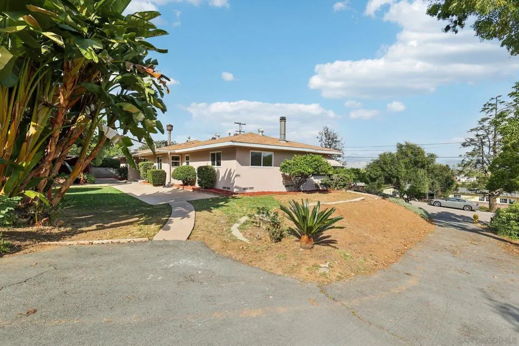 9070 Paradise Park Dr, Lakeside, California 92040 home-pic-35