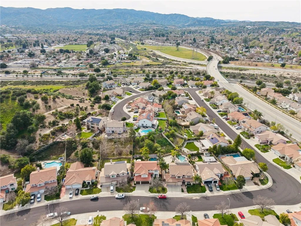 25317 Heather Vale Street, Saugus, California 91350 home-pic-3
