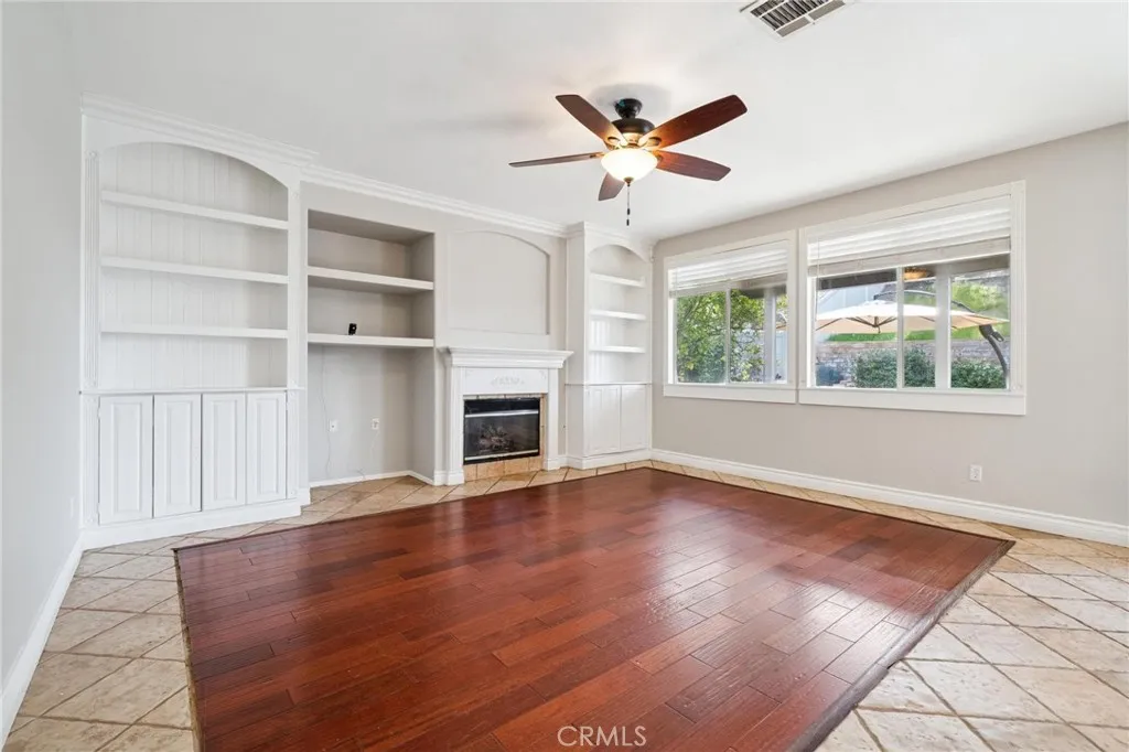 25317 Heather Vale Street, Saugus, California 91350 home-pic-13