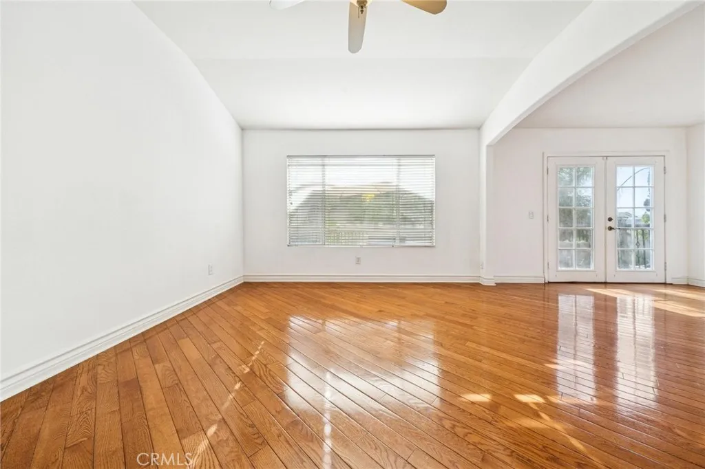 25317 Heather Vale Street, Saugus, California 91350 home-pic-20