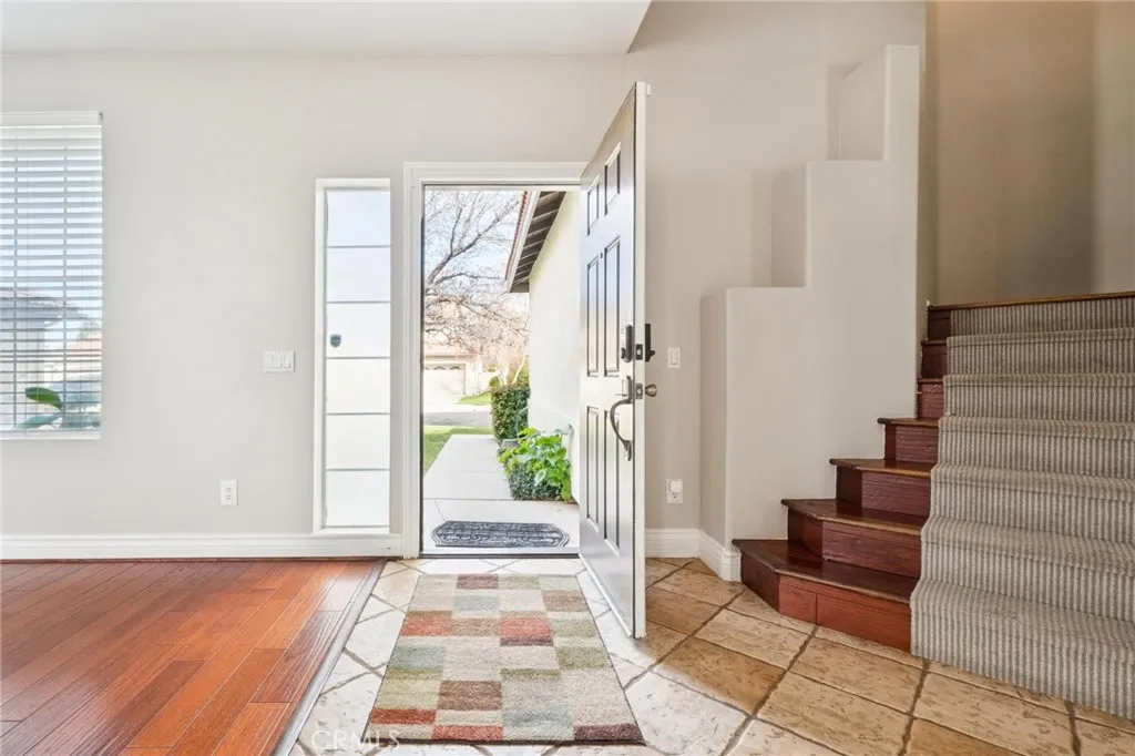 25317 Heather Vale Street, Saugus, California 91350 home-pic-4