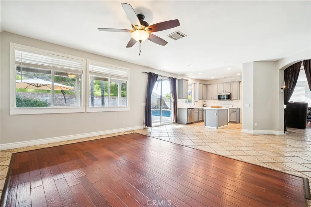 25317 Heather Vale Street, Saugus, California 91350 home-pic-15
