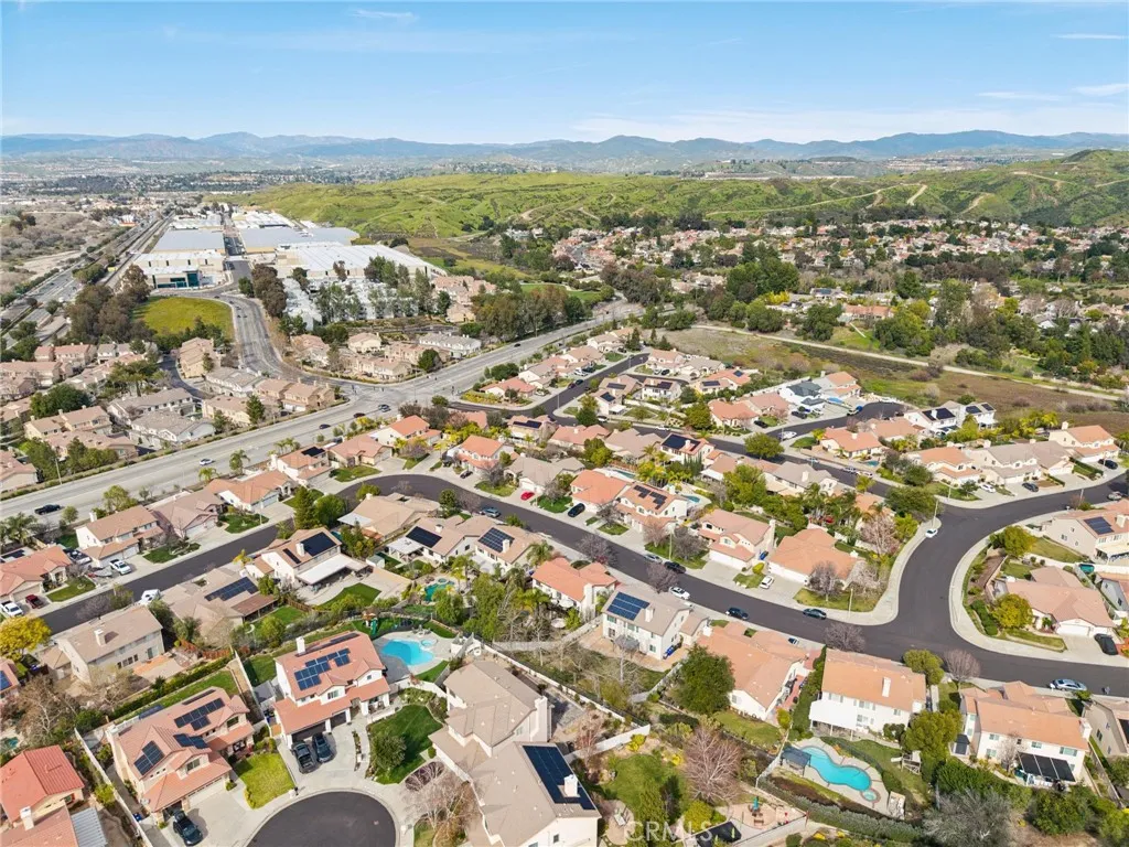 25317 Heather Vale Street, Saugus, California 91350 home-pic-49