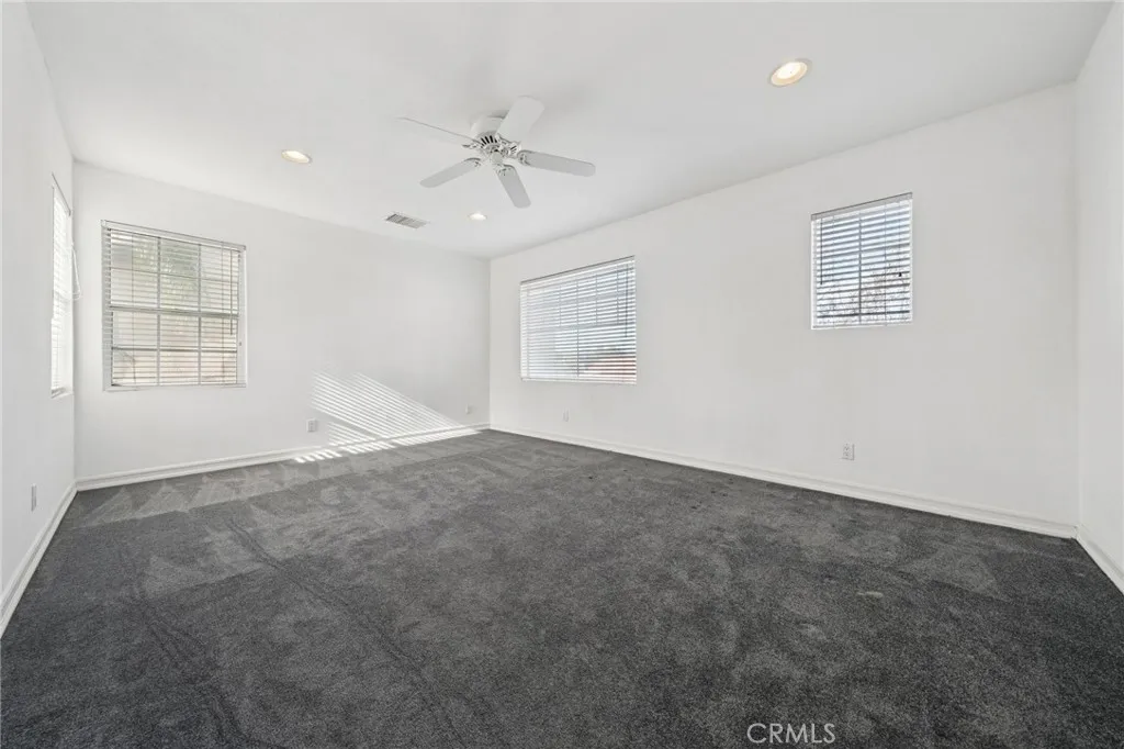 25317 Heather Vale Street, Saugus, California 91350 home-pic-32