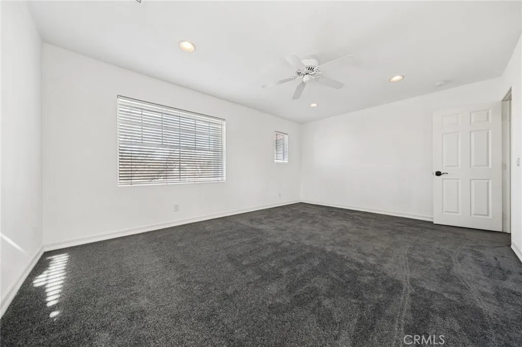 25317 Heather Vale Street, Saugus, California 91350 home-pic-33