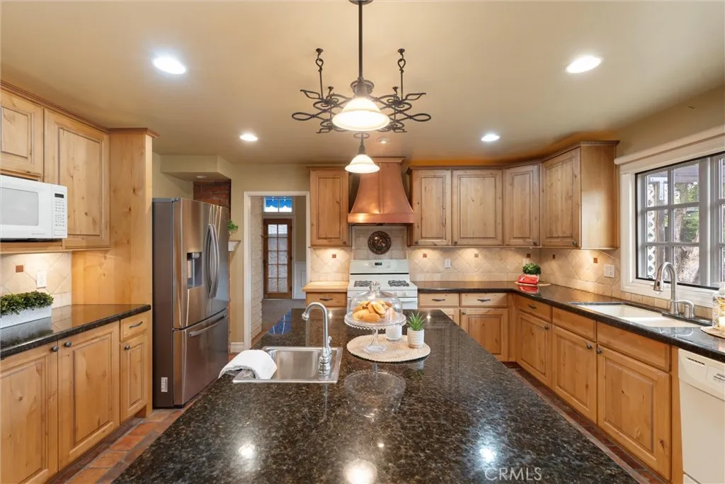 3461 E Saint Francis Place, Long Beach, California 90805 home-pic-10