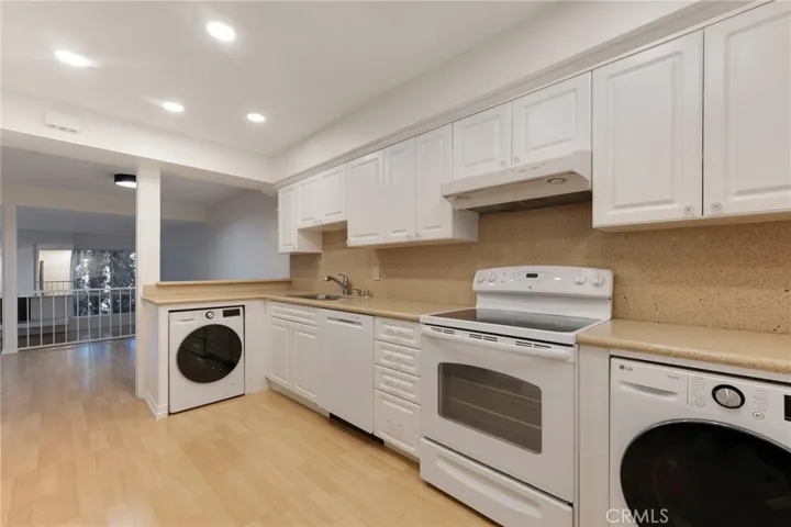 4807 Woodley Avenue 208, Encino, California 91436