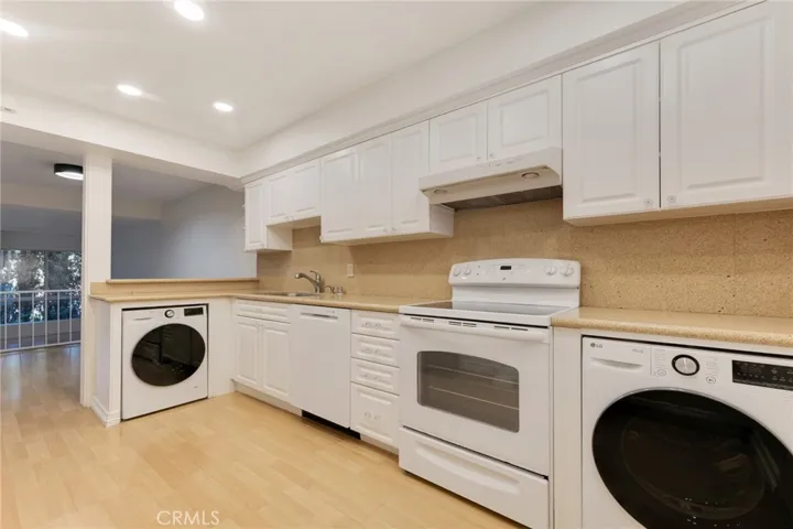 4807 Woodley Avenue 208, Encino, California 91436