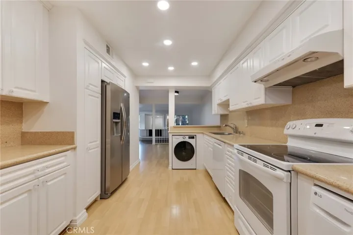 4807 Woodley Avenue 208, Encino, California 91436