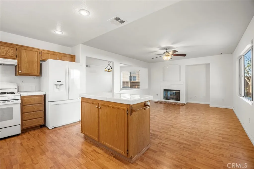 14168 Plumas Court, Fontana, California 92336 home-pic-8