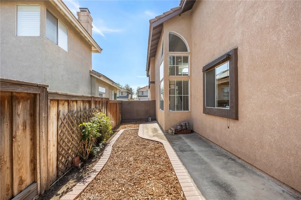 14168 Plumas Court, Fontana, California 92336 home-pic-32