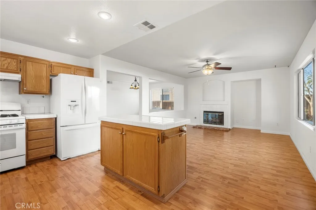 14168 Plumas Court, Fontana, California 92336 home-pic-9