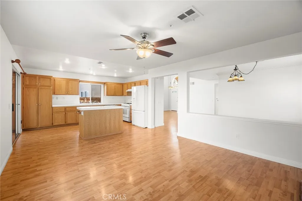 14168 Plumas Court, Fontana, California 92336 home-pic-6