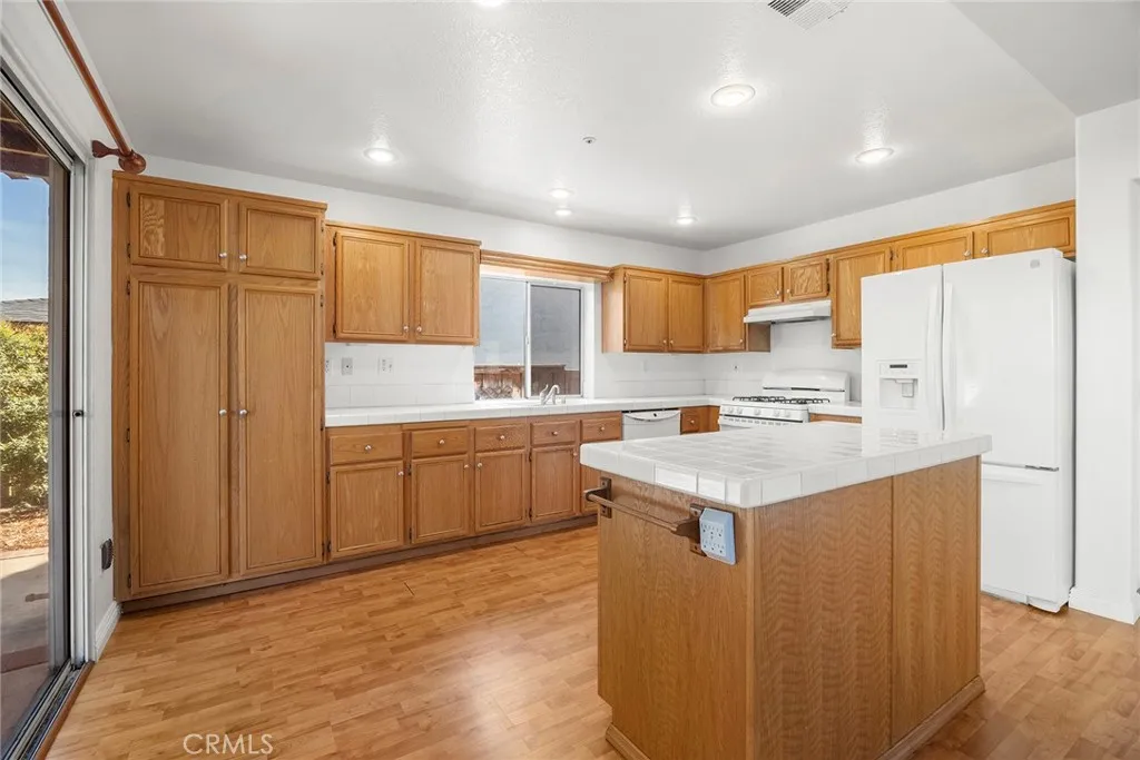 14168 Plumas Court, Fontana, California 92336 home-pic-7