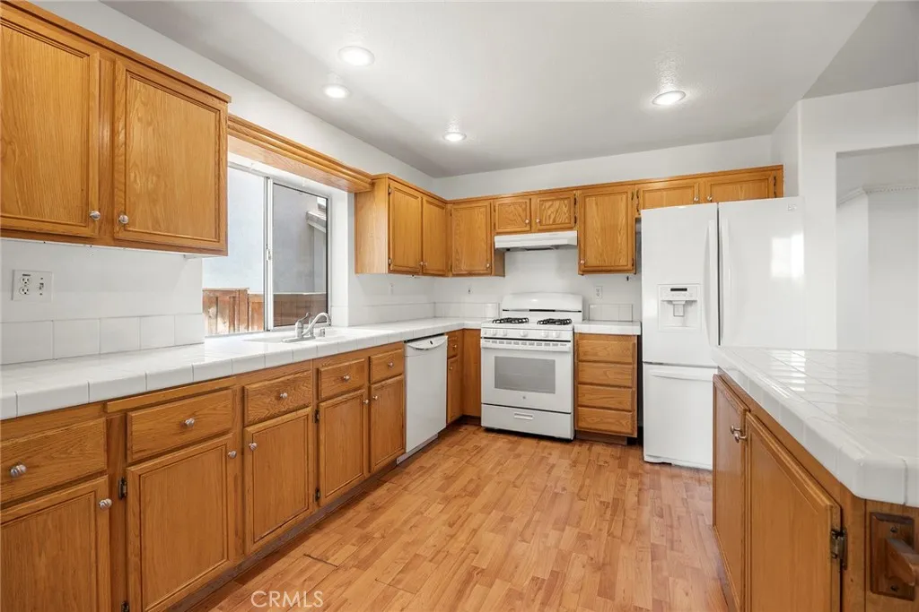 14168 Plumas Court, Fontana, California 92336 home-pic-10