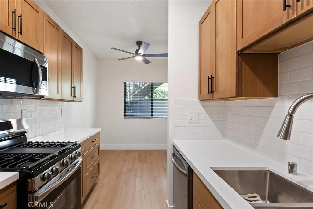 104 Maegan 6, Thousand Oaks, California 91362 home-pic-22