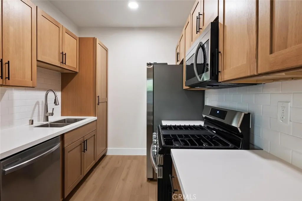 104 Maegan 6, Thousand Oaks, California 91362 home-pic-19