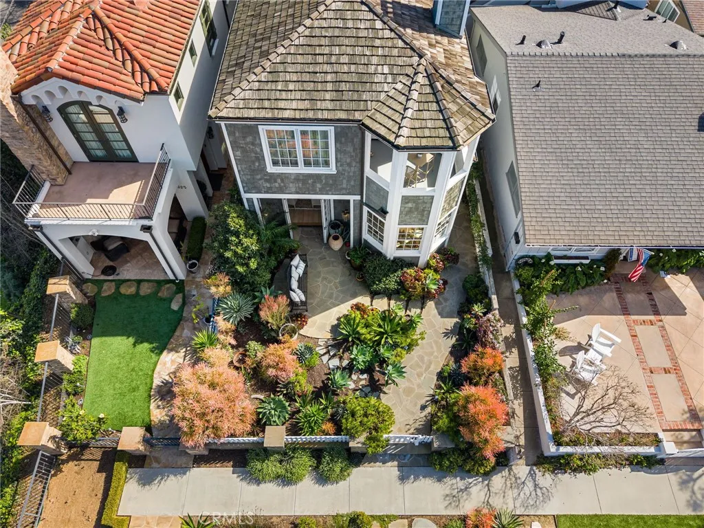 320 Heliotrope Avenue, Corona Del Mar, California 92625 home-pic-65