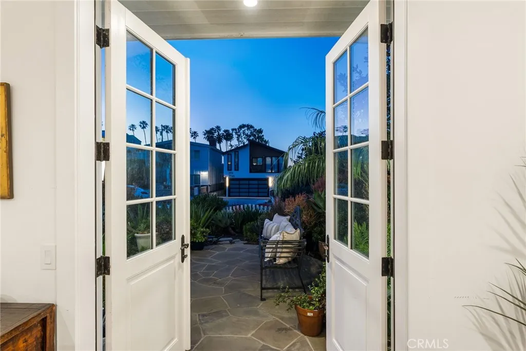 320 Heliotrope Avenue, Corona Del Mar, California 92625 home-pic-13