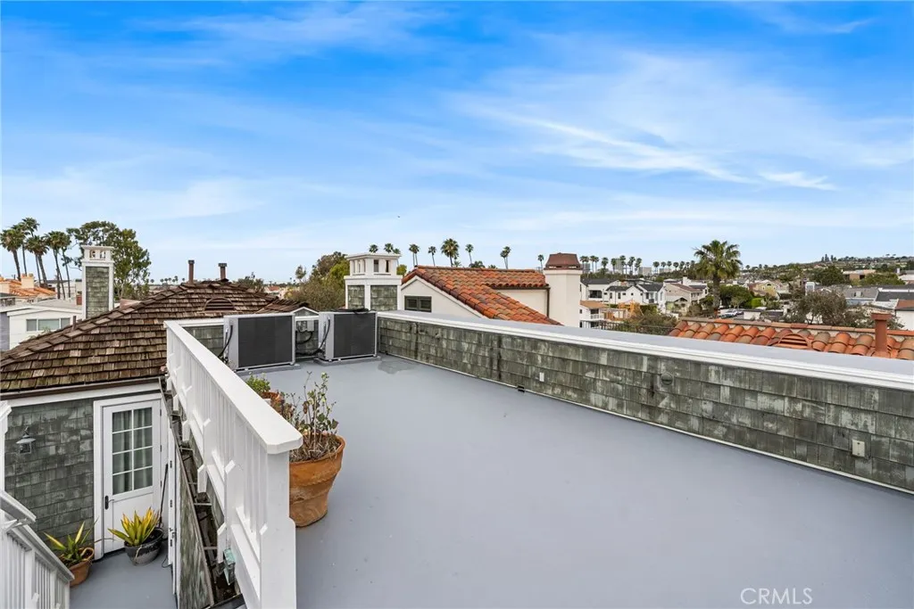 320 Heliotrope Avenue, Corona Del Mar, California 92625 home-pic-56
