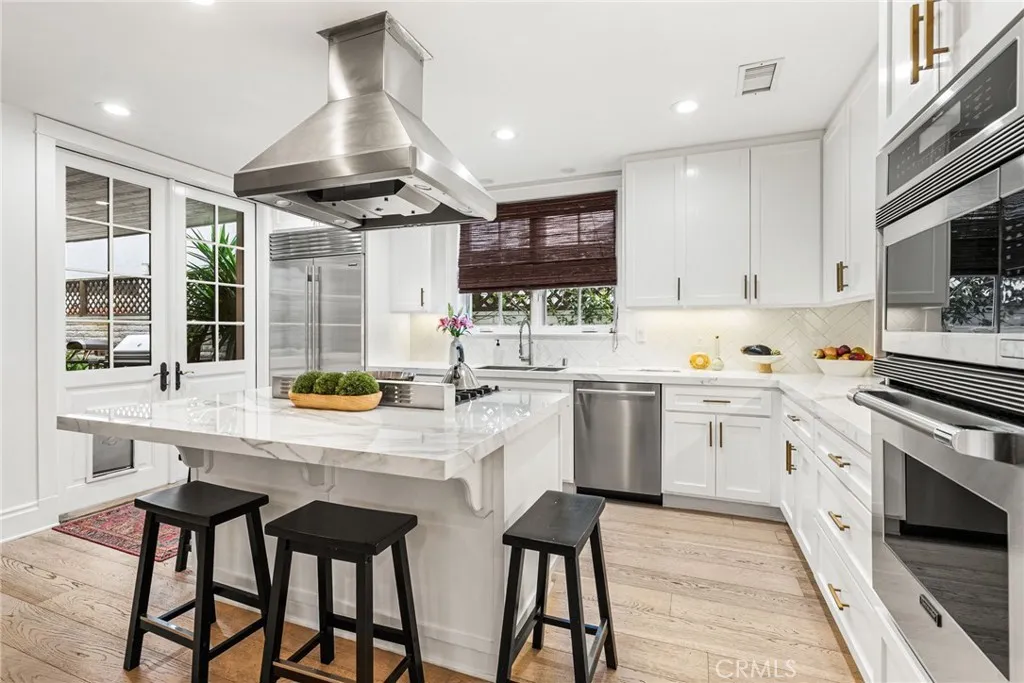 320 Heliotrope Avenue, Corona Del Mar, California 92625 home-pic-19