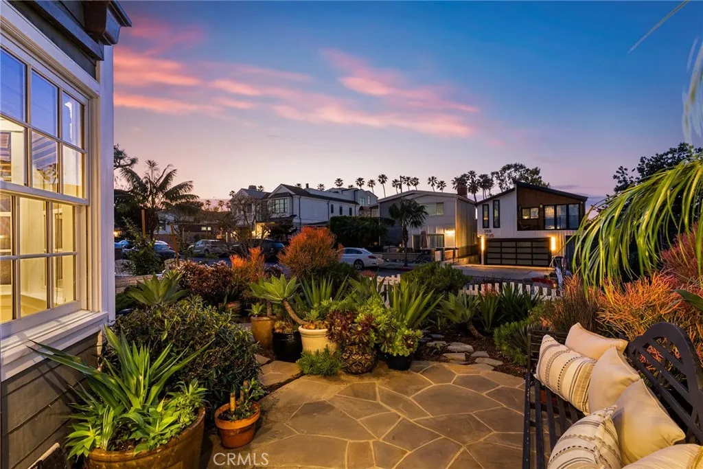 320 Heliotrope Avenue, Corona Del Mar, California 92625 home-pic-14