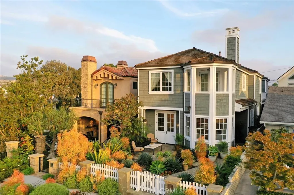 320 Heliotrope Avenue, Corona Del Mar, California 92625 home-pic-0