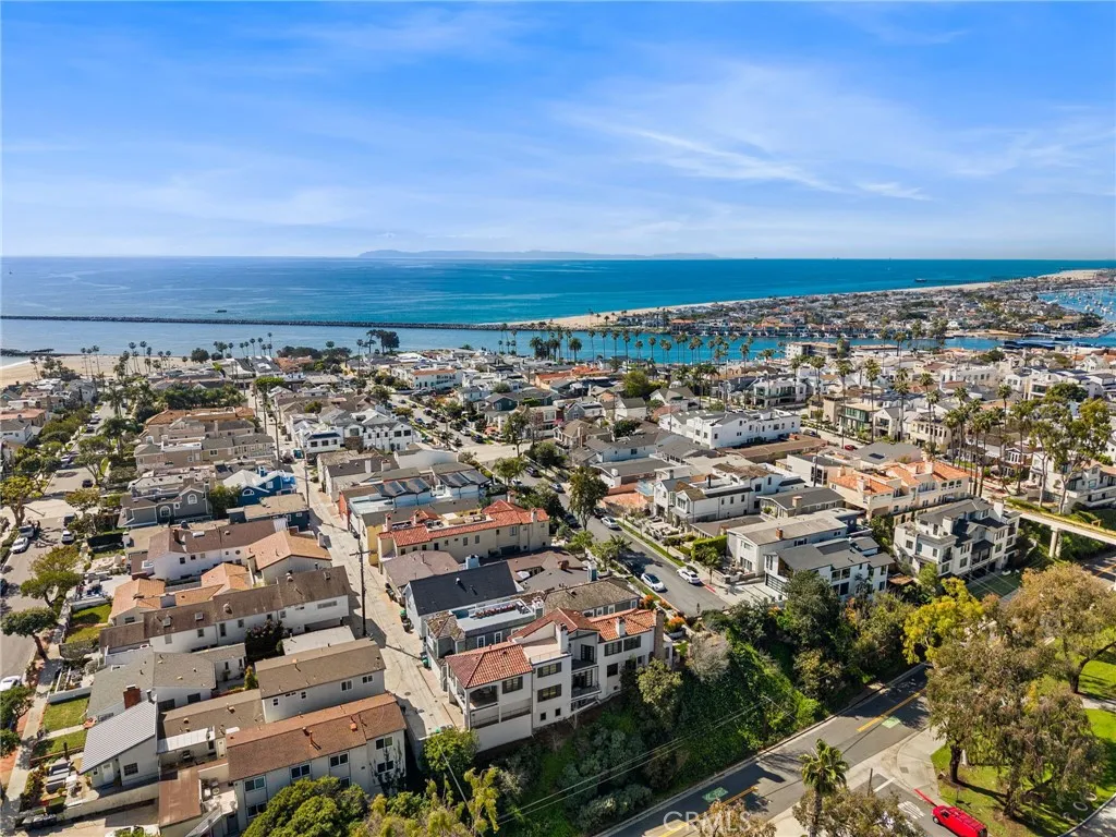 320 Heliotrope Avenue, Corona Del Mar, California 92625 home-pic-63