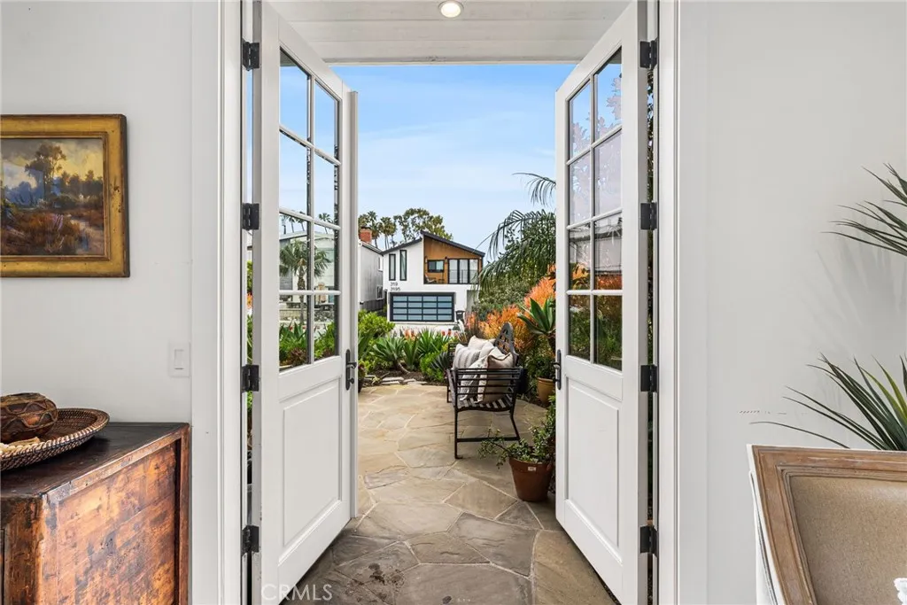 320 Heliotrope Avenue, Corona Del Mar, California 92625 home-pic-11