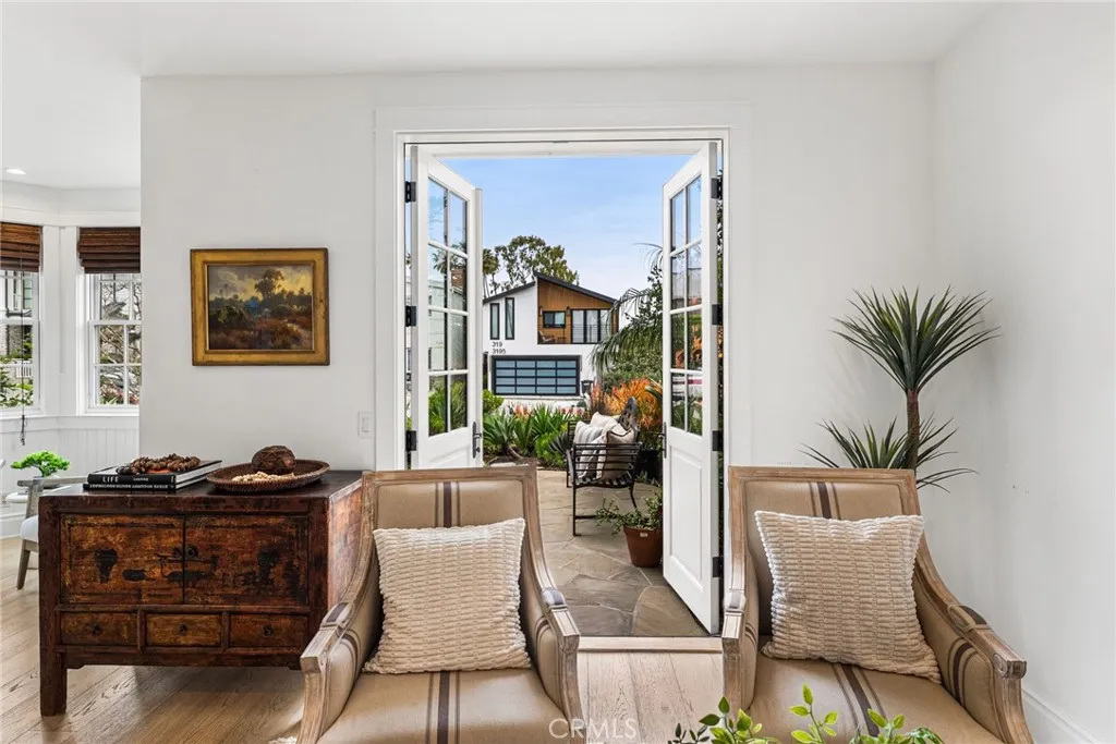 320 Heliotrope Avenue, Corona Del Mar, California 92625 home-pic-10