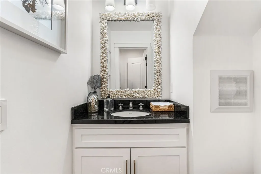 320 Heliotrope Avenue, Corona Del Mar, California 92625 home-pic-28