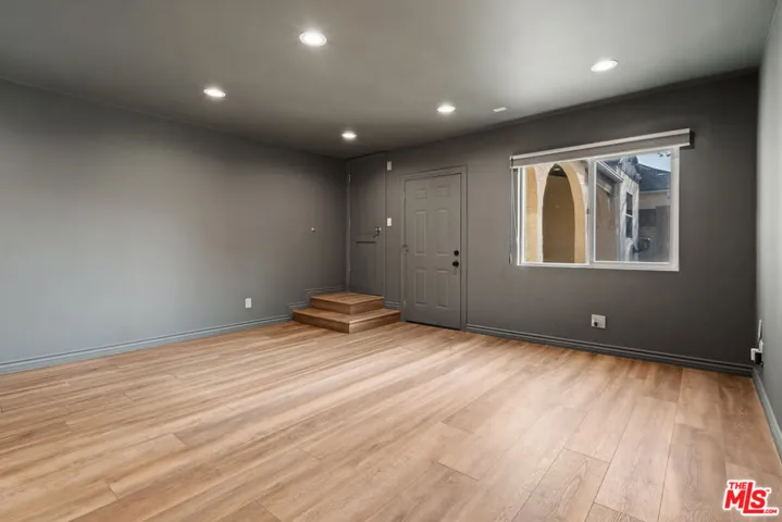4530 Bakman Avenue, North Hollywood, California 91602
