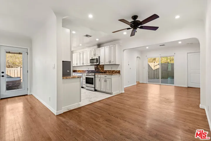 4530 Bakman Avenue, North Hollywood, California 91602