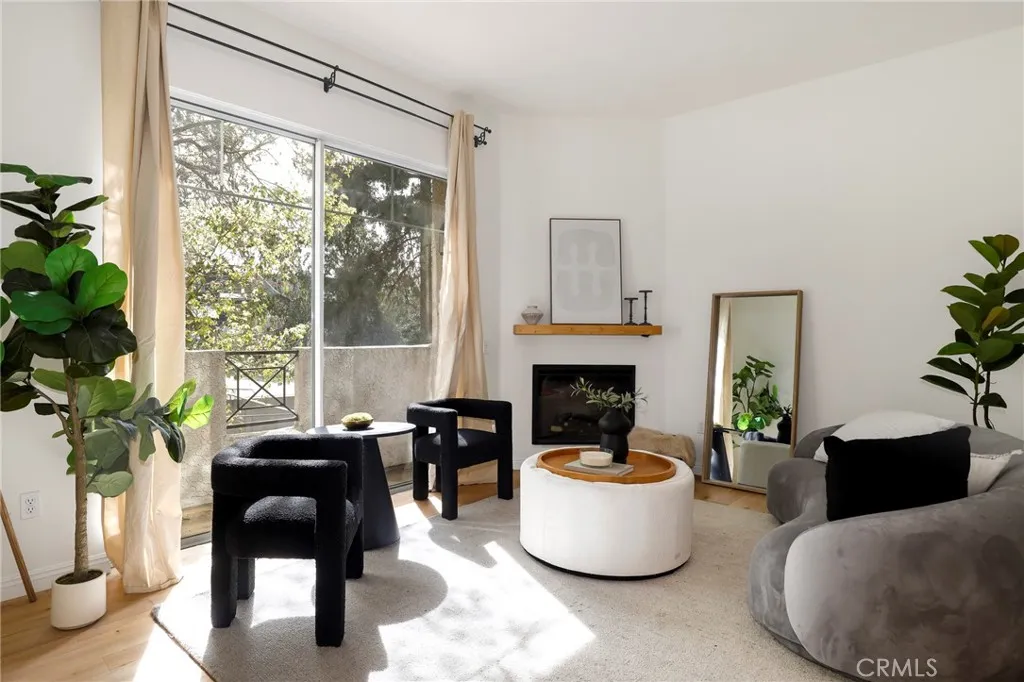 4201 Radford Avenue 3, Studio City, California 91604 home-pic-1