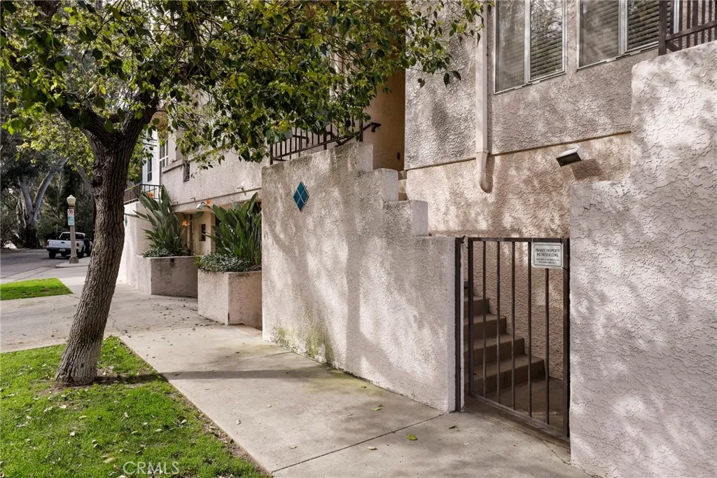 4201 Radford Avenue 3, Studio City, California 91604 home-pic-24