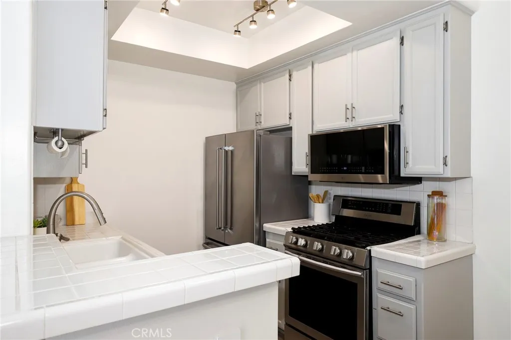 4201 Radford Avenue 3, Studio City, California 91604 home-pic-8