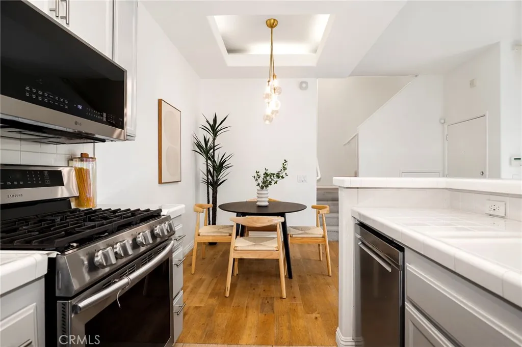 4201 Radford Avenue 3, Studio City, California 91604 home-pic-7