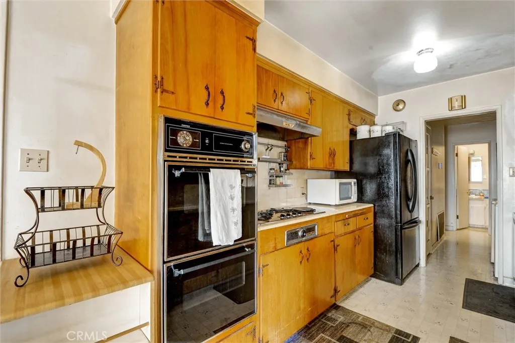 1550 N Bonita Court, Ontario, California 91762 home-pic-11