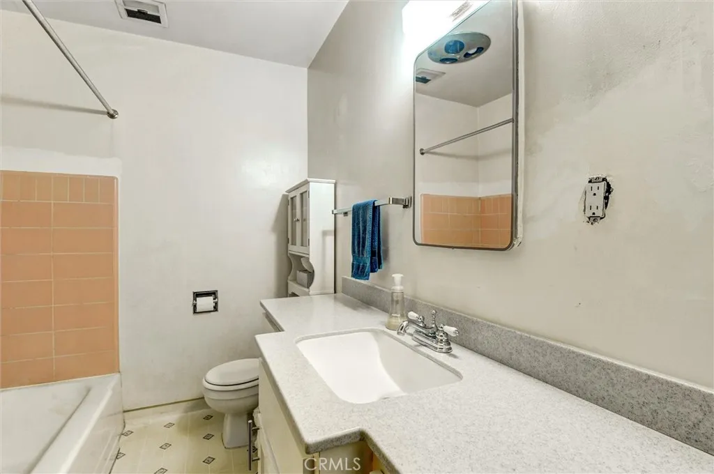 1550 N Bonita Court, Ontario, California 91762 home-pic-26