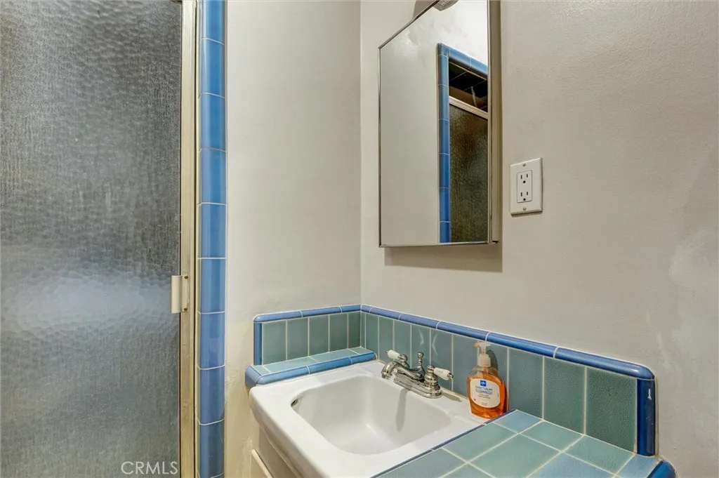 1550 N Bonita Court, Ontario, California 91762 home-pic-21