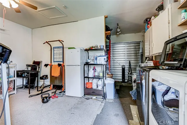 Rear Unit garage with washer/dryer hookups