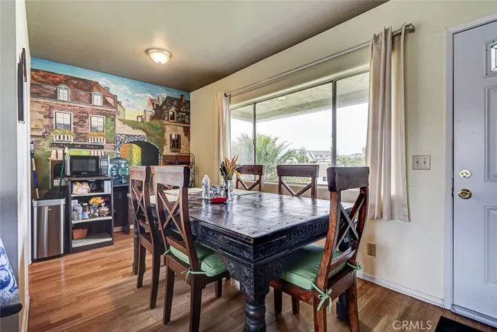 Rear Unit dining area